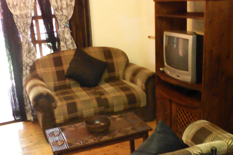 three-amigos-unit-2-living-room